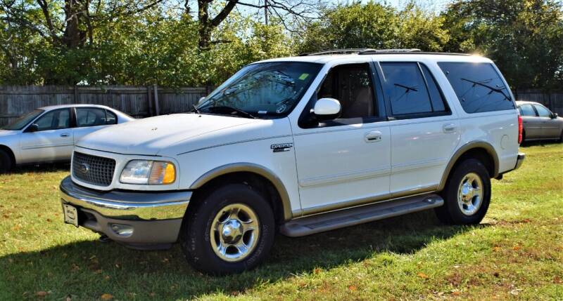 2001 Ford Expedition for sale at PINNACLE ROAD AUTOMOTIVE LLC in Moraine OH
